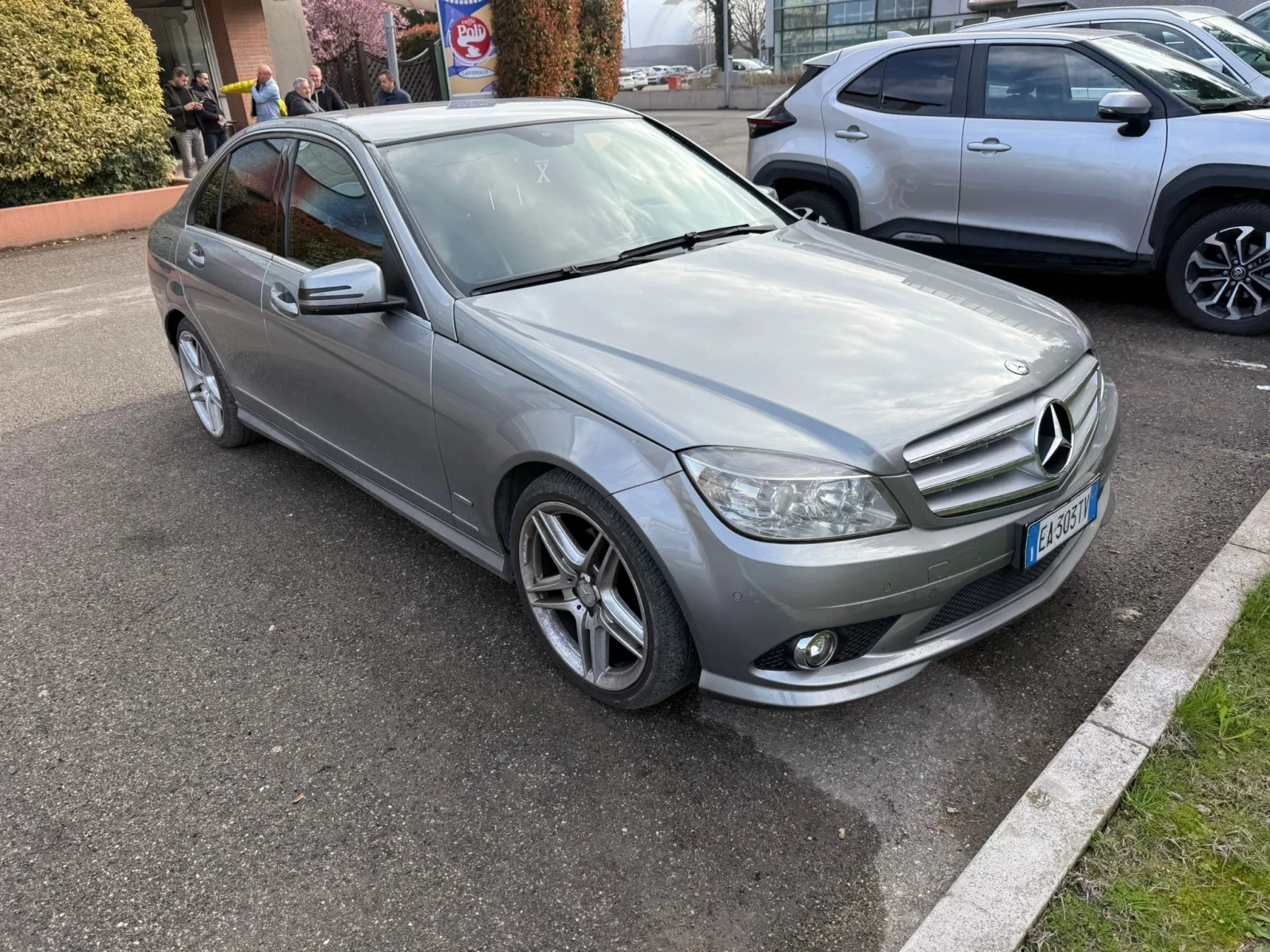 Mercedes-Benz C 220 (KATO НОВА)^(AMG), снимка 6 - Автомобили и джипове - 53799222