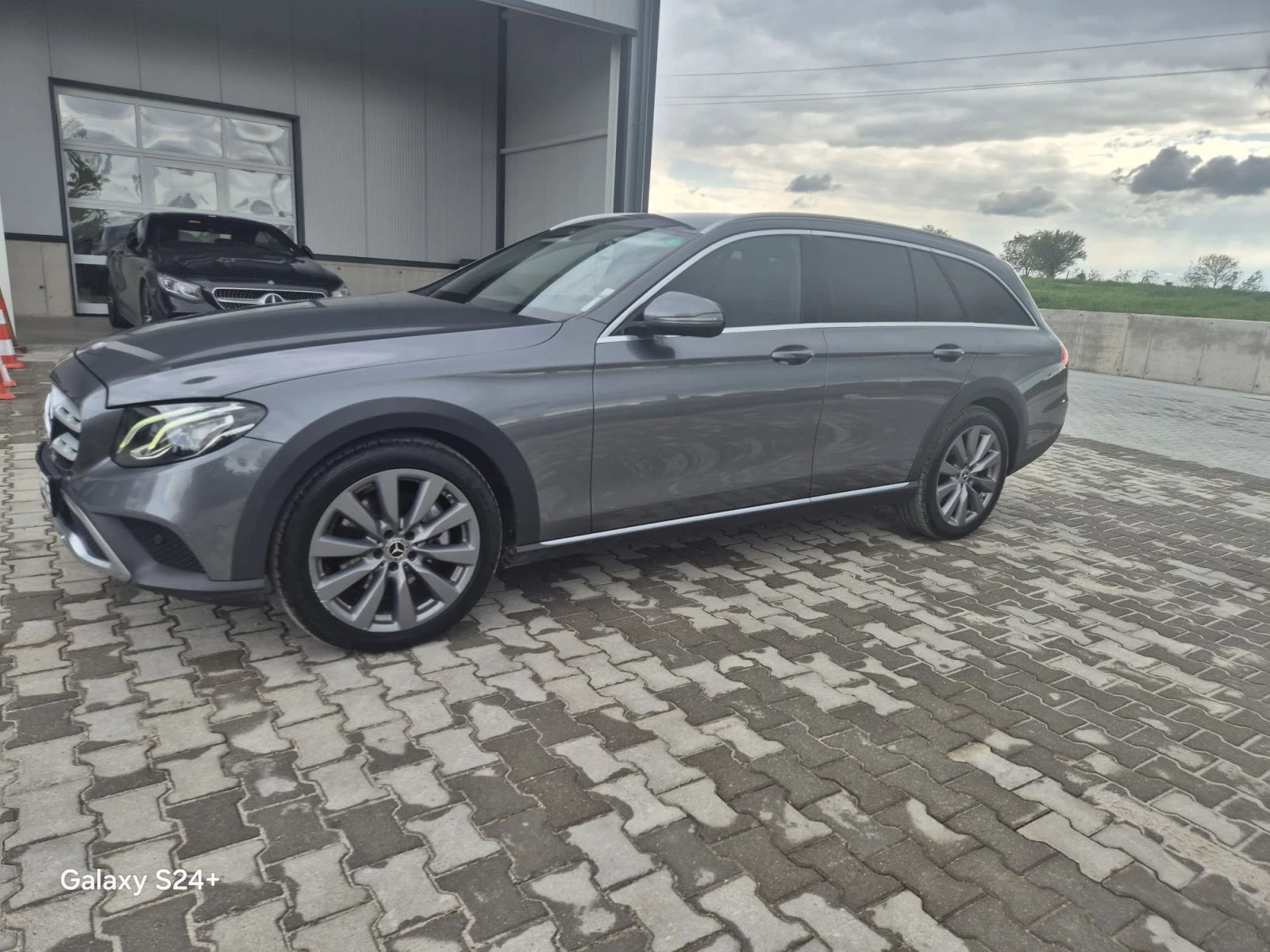 Mercedes-Benz E 220 Mercedes-Benz E 220 AllTerrain 4MATIC-MULTIBEAM LE, снимка 13 - Автомобили и джипове - 54482639