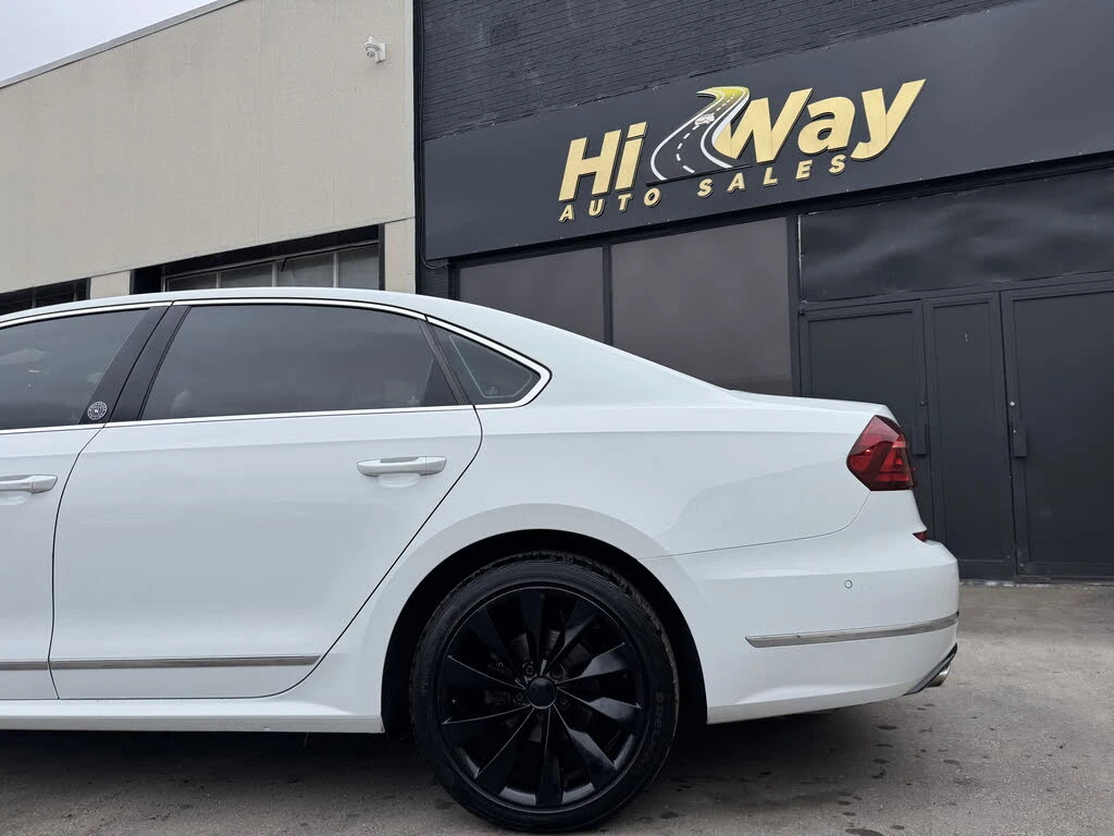 VW Passat 2.0T* FWD* Wolfsburg* АвтоКредит * (ЦЕНА ДО БГ), снимка 3 - Автомобили и джипове - 54633671