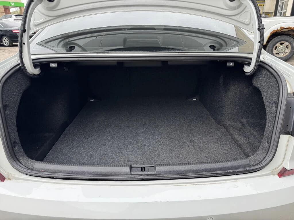 VW Passat 2.0T* FWD* Wolfsburg* АвтоКредит * (ЦЕНА ДО БГ), снимка 4 - Автомобили и джипове - 54633671