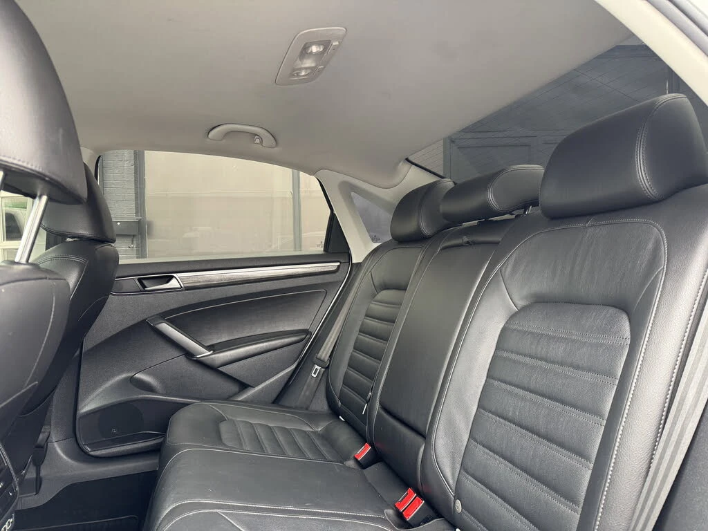 VW Passat 2.0T* FWD* Wolfsburg* АвтоКредит * (ЦЕНА ДО БГ), снимка 13 - Автомобили и джипове - 54633671
