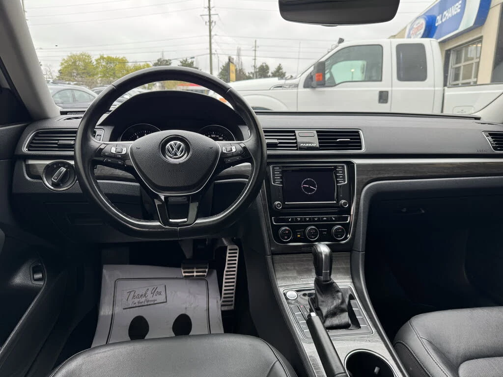 VW Passat 2.0T* FWD* Wolfsburg* АвтоКредит * (ЦЕНА ДО БГ), снимка 5 - Автомобили и джипове - 54633671