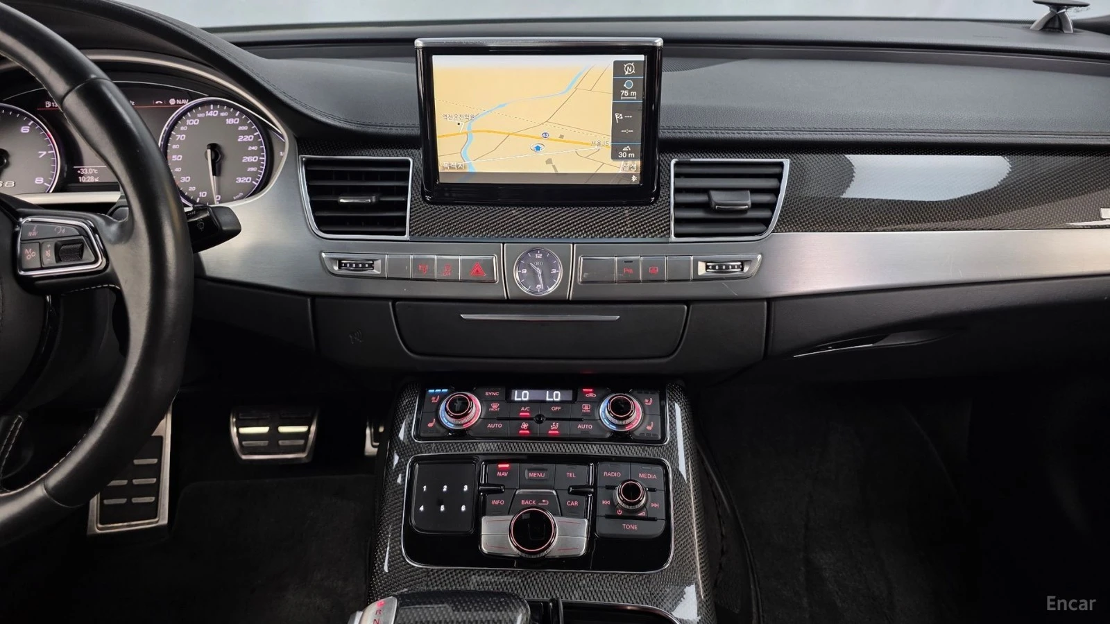 Audi S8 4.0 TFSI QUATTRO* 360* МАСАЖИ* ПАНО* КОЖА* ОБДУХВ, снимка 13 - Автомобили и джипове - 55597217