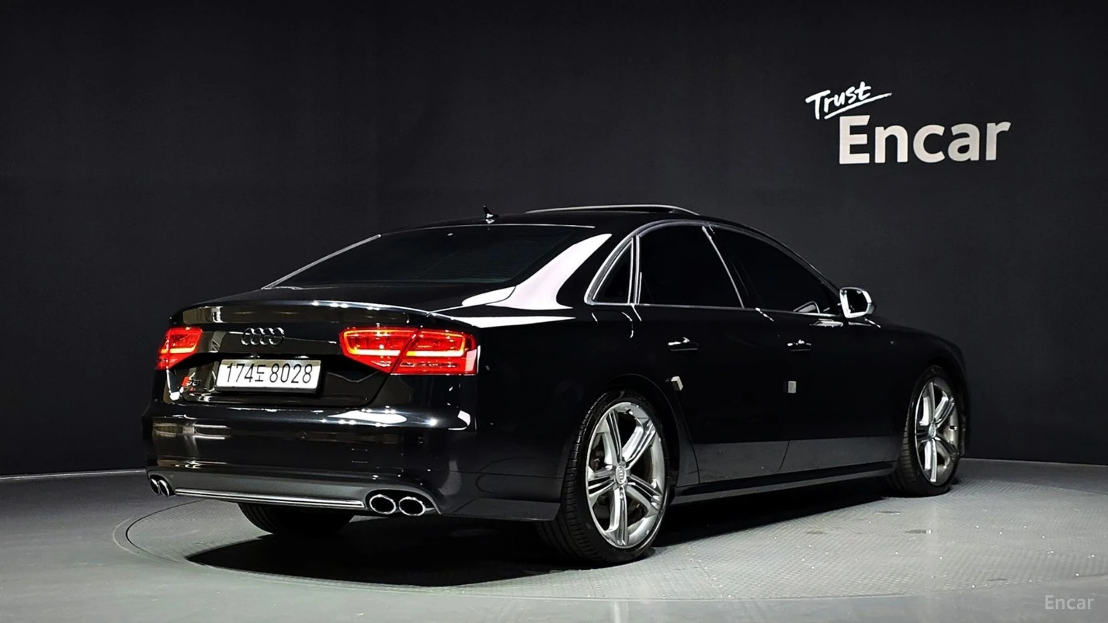 Audi S8 4.0 TFSI QUATTRO* 360* МАСАЖИ* ПАНО* КОЖА* ОБДУХВ, снимка 2 - Автомобили и джипове - 55597217