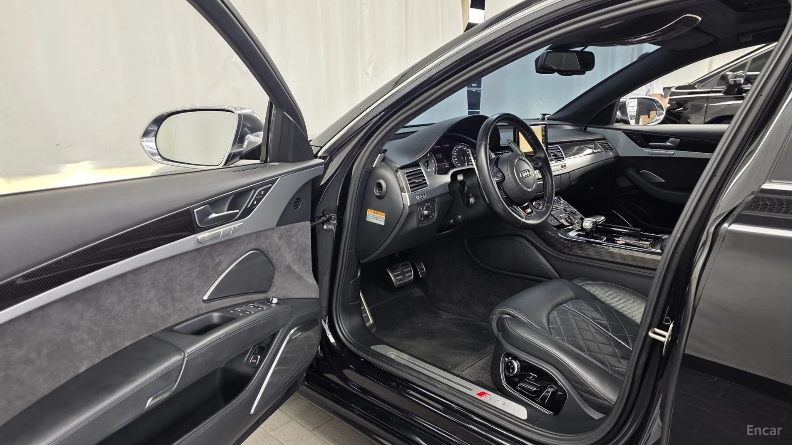 Audi S8 4.0 TFSI QUATTRO* 360* МАСАЖИ* ПАНО* КОЖА* ОБДУХВ, снимка 9 - Автомобили и джипове - 55597217