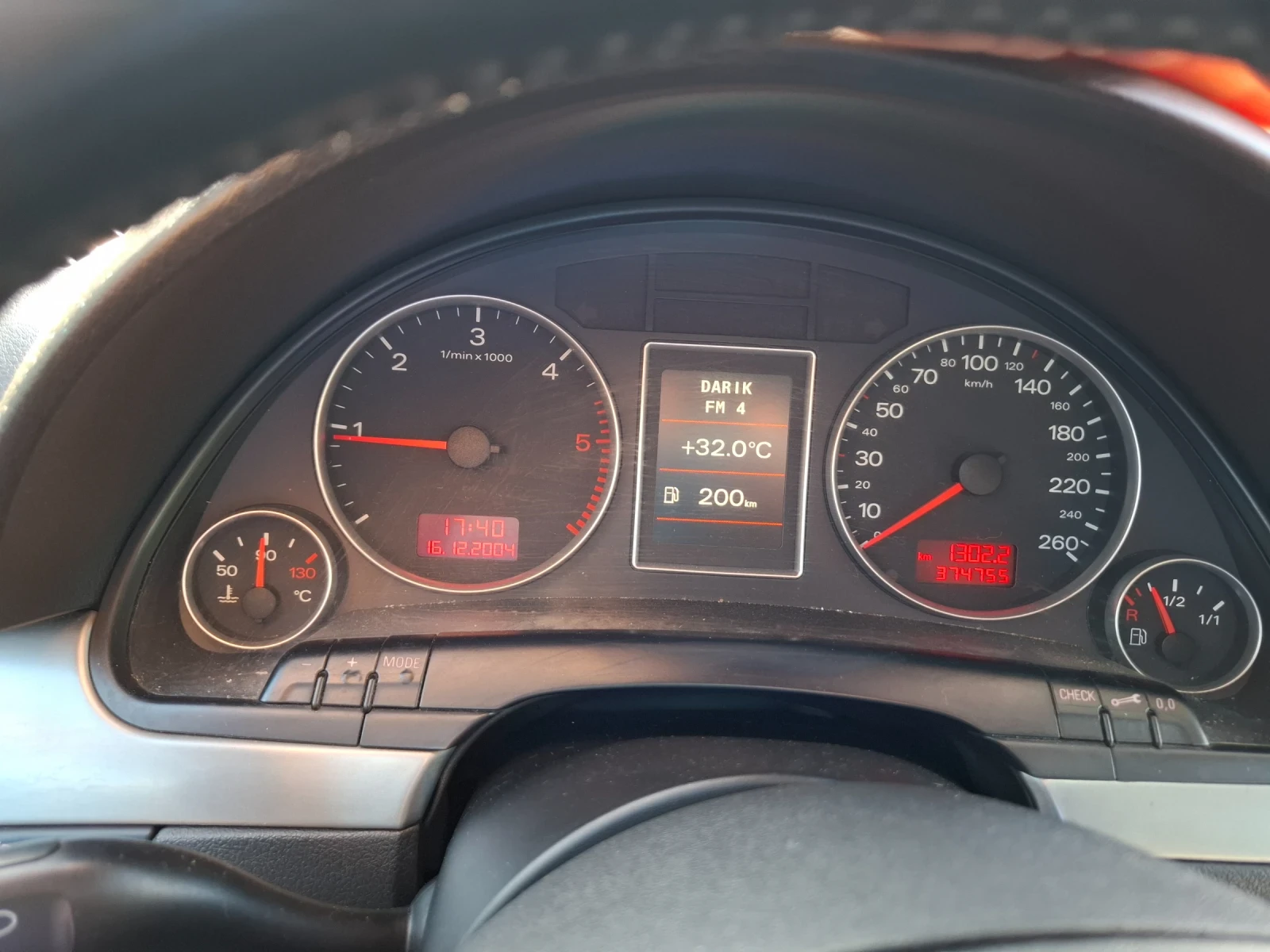 Audi A4 2.0TDI, снимка 11 - Автомобили и джипове - 55645454