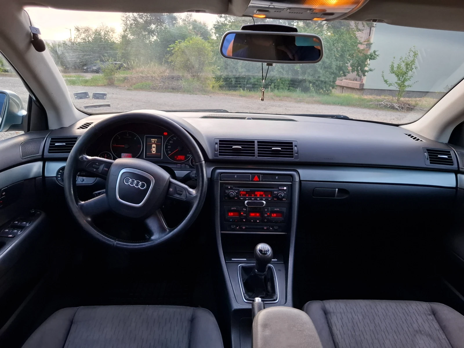 Audi A4 2.0TDI, снимка 14 - Автомобили и джипове - 55645454