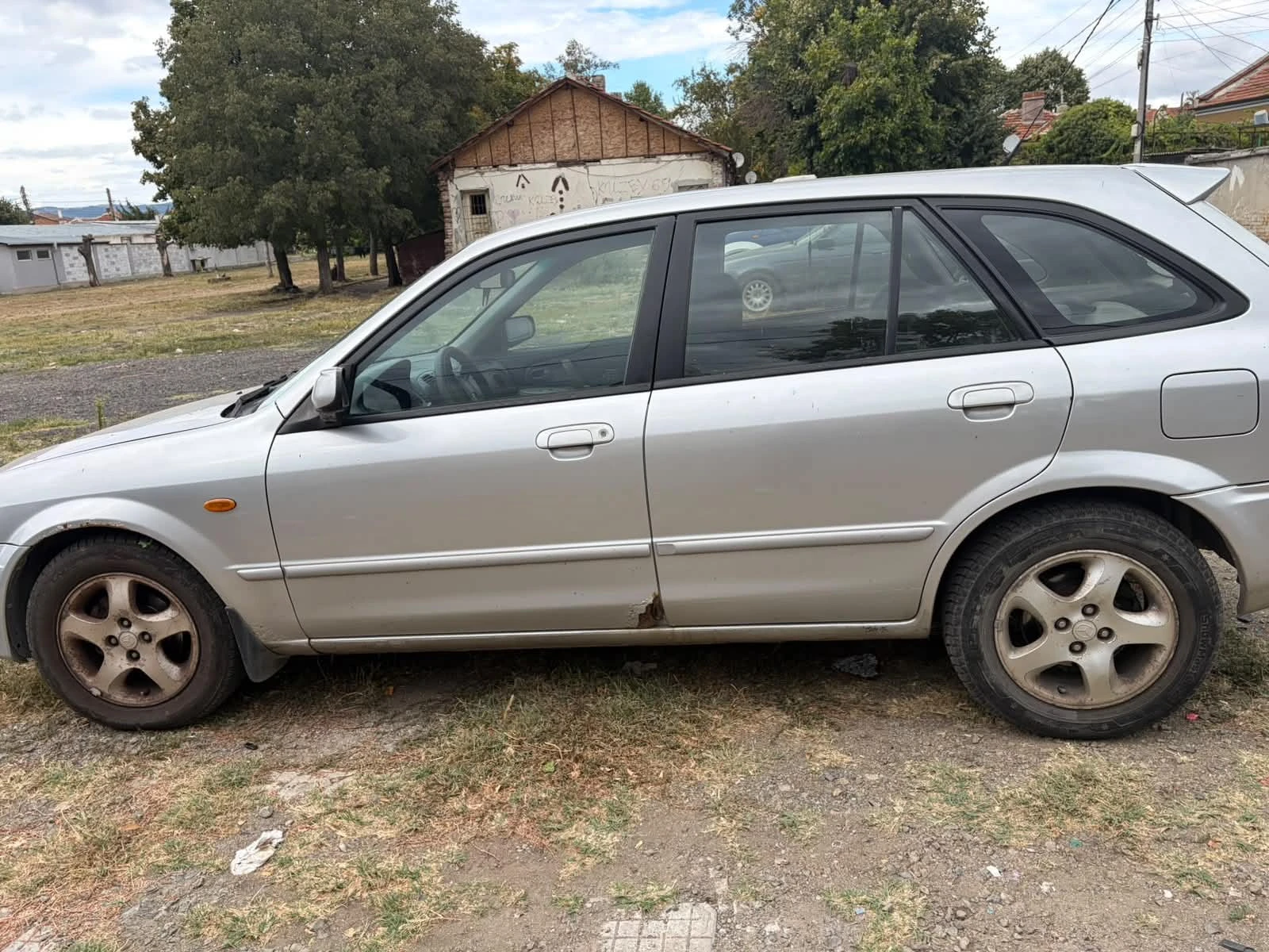 Mazda 323, снимка 3 - Автомобили и джипове - 56198448