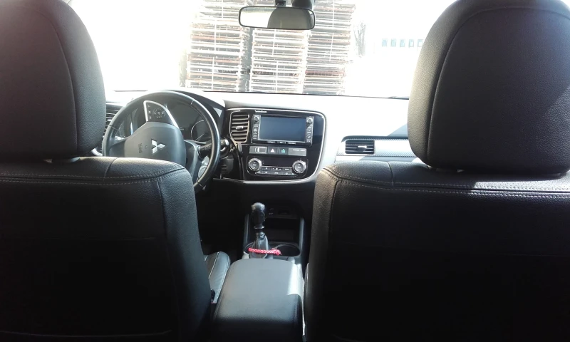 Mitsubishi Outlander 2.2 D-ID Instyle+ , снимка 9 - Автомобили и джипове - 53498837