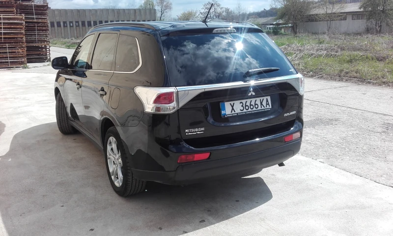 Mitsubishi Outlander 2.2 D-ID Instyle+ , снимка 3 - Автомобили и джипове - 53498837
