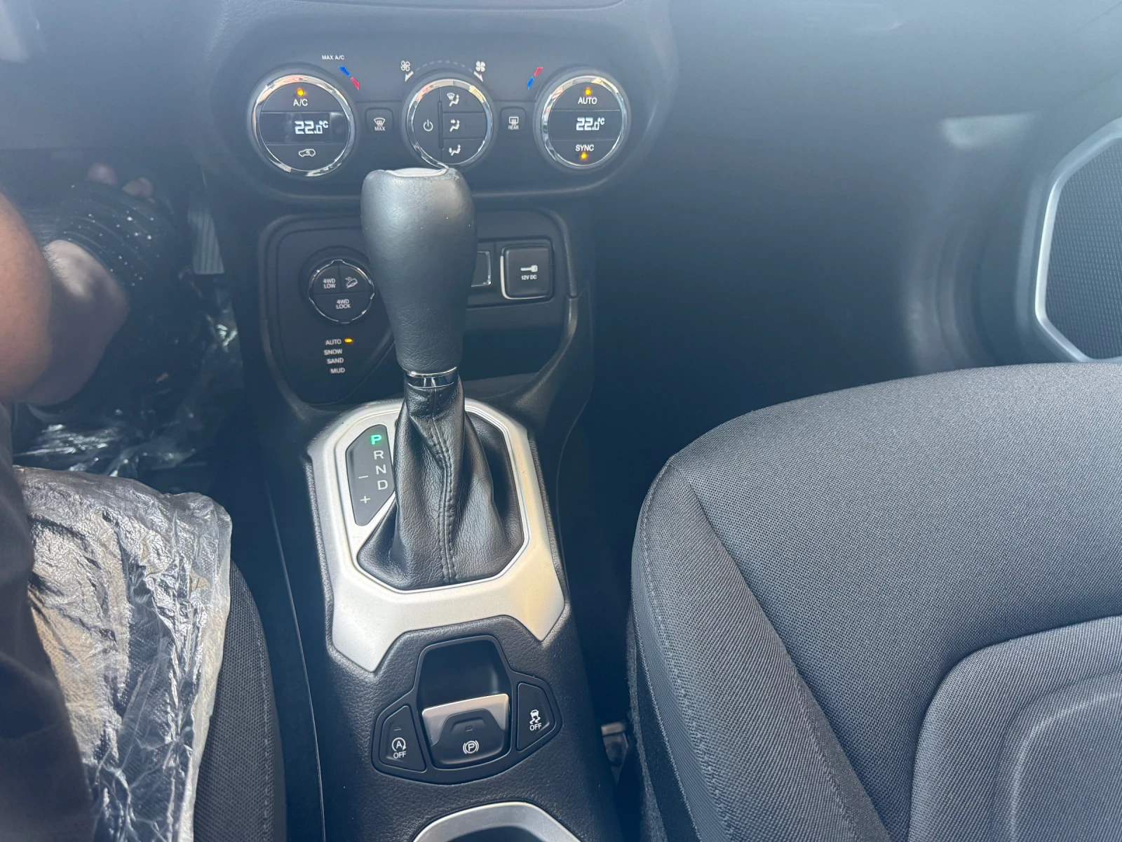 Jeep Renegade 2.0multiJet 4x4 Automatic Navi Panorama Limited! , снимка 14 - Автомобили и джипове - 55724932