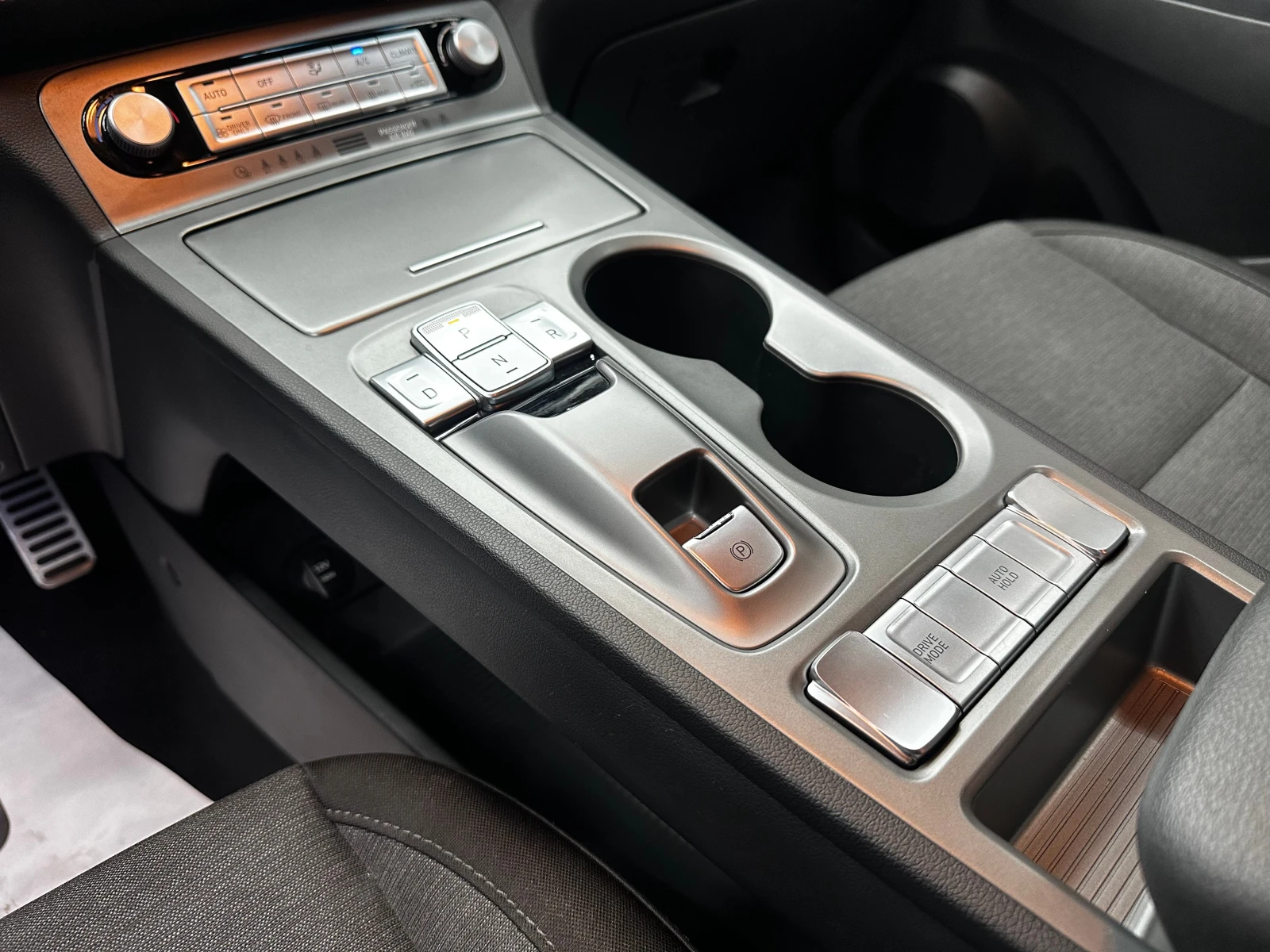 Hyundai Kona 64kw/204hp/XLine/96000км, снимка 11 - Автомобили и джипове - 56124062