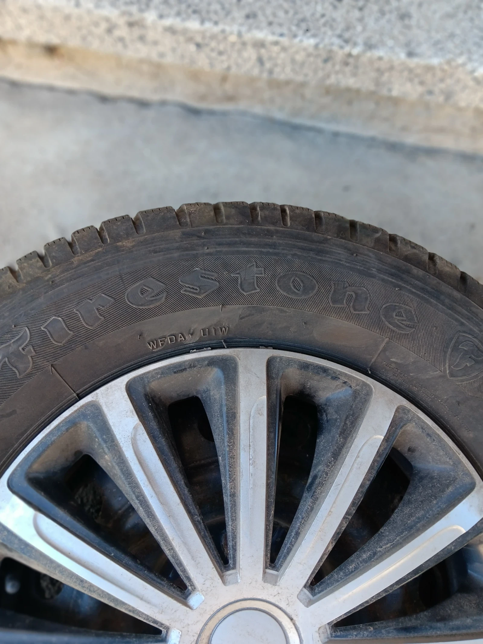 Гуми с джанти Firestone 215/70R16, снимка 3 - Гуми и джанти - 56367209