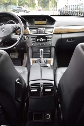 Mercedes-Benz E 200, снимка 9
