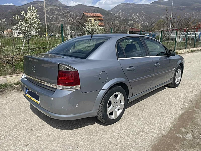 Opel Vectra 2.2i 147кс. navi AFL, снимка 4 - Автомобили и джипове - 47496185