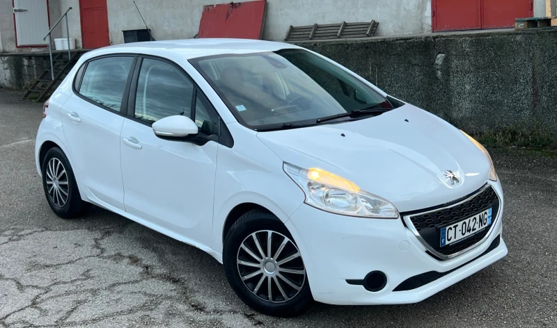 Peugeot 208 1.6 E-HDI 92 кс. , снимка 4 - Автомобили и джипове - 48288736