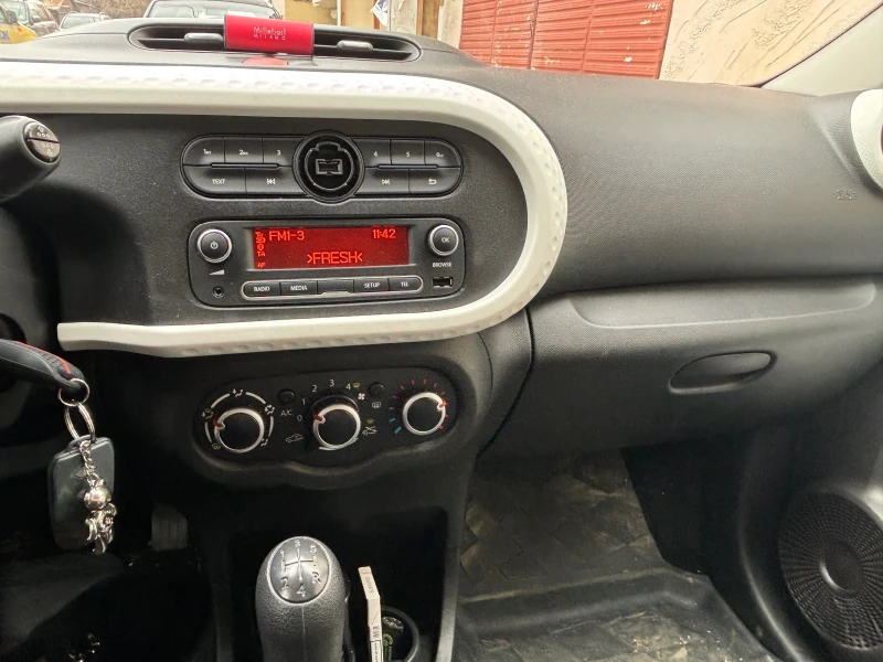 Renault Twingo III, снимка 3 - Автомобили и джипове - 49409869