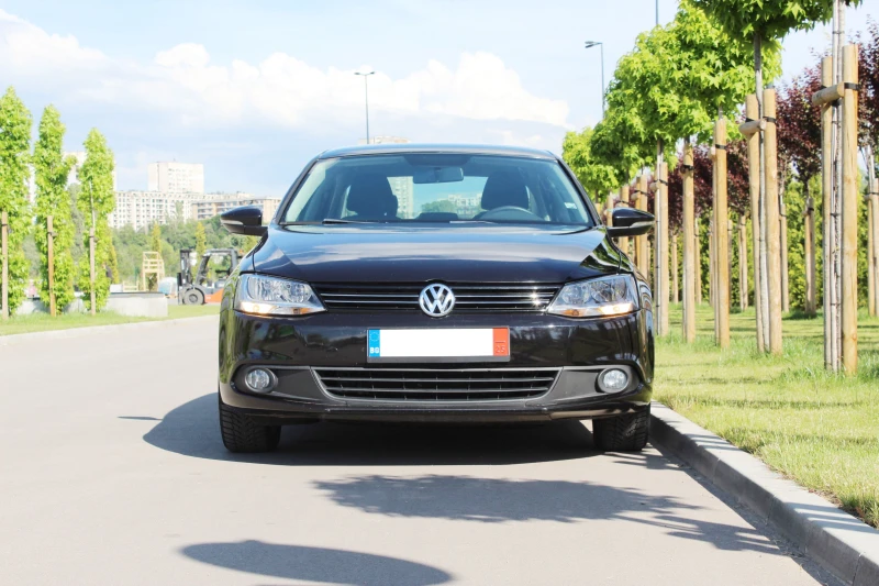 VW Jetta KLIMA CARPLAY, снимка 2 - Автомобили и джипове - 52141417