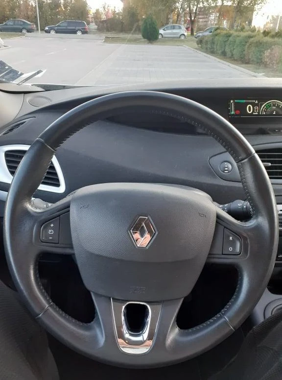 Renault Scenic, снимка 10 - Автомобили и джипове - 47415420