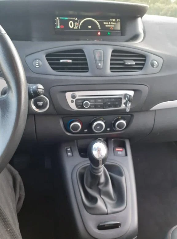 Renault Scenic, снимка 11 - Автомобили и джипове - 47415420