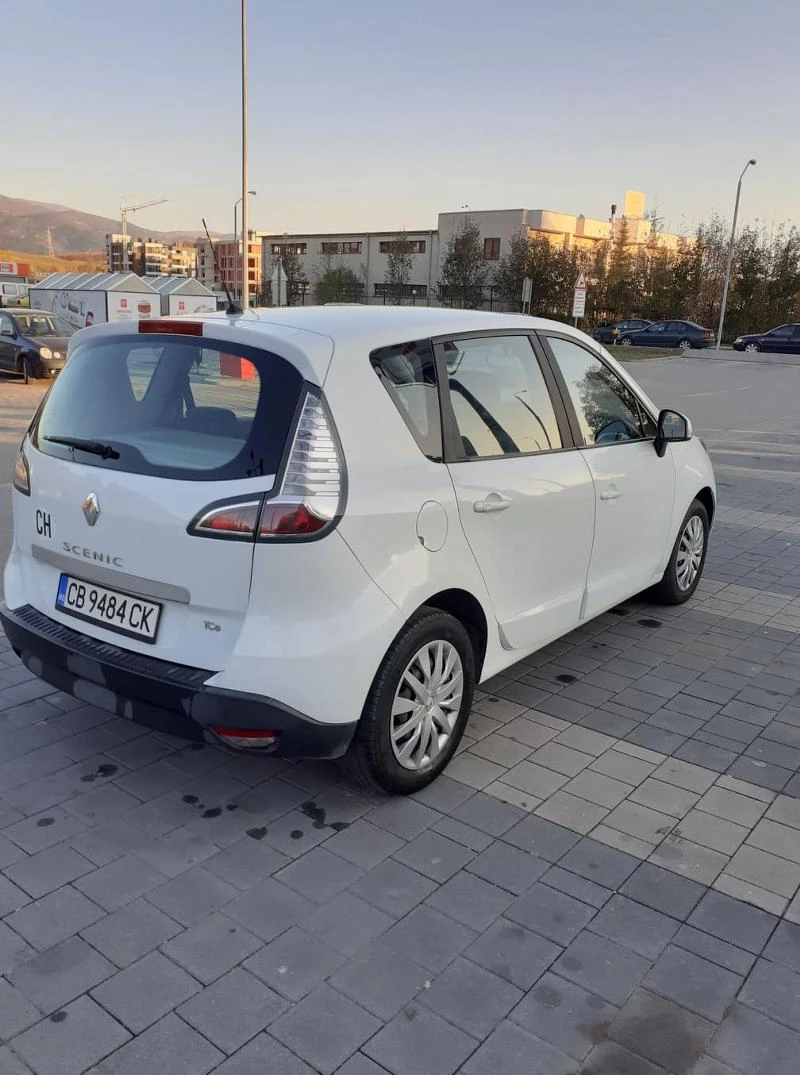 Renault Scenic, снимка 16 - Автомобили и джипове - 47415420