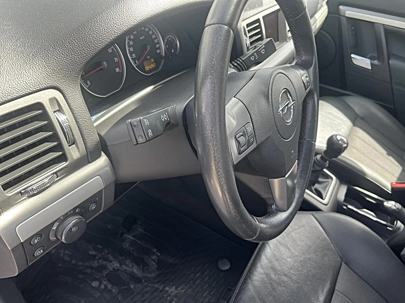 Opel Vectra 2.2i 147кс. navi AFL, снимка 9 - Автомобили и джипове - 47496185