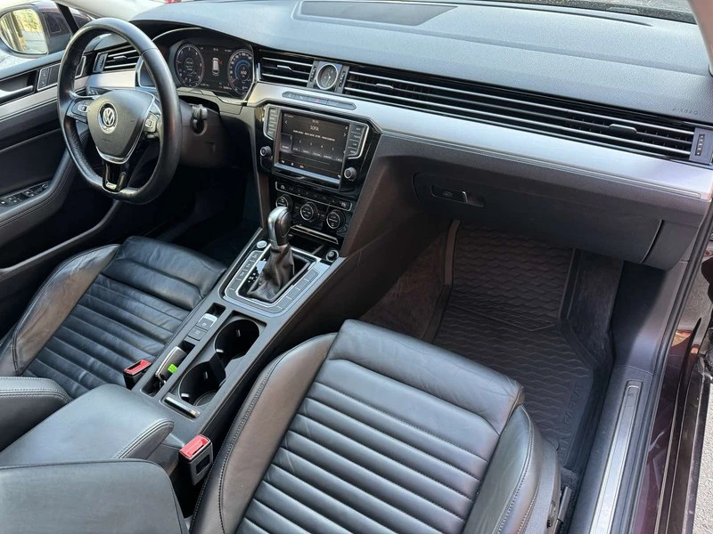 VW Passat 2.0 TDI 4Motion, снимка 11 - Автомобили и джипове - 53163756