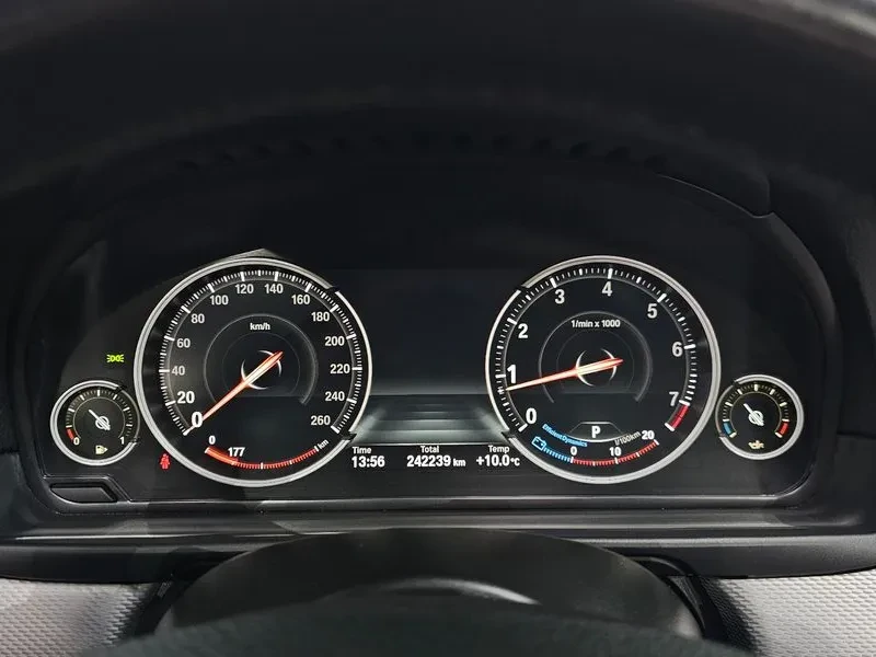 BMW 550 i, снимка 8 - Автомобили и джипове - 54591311