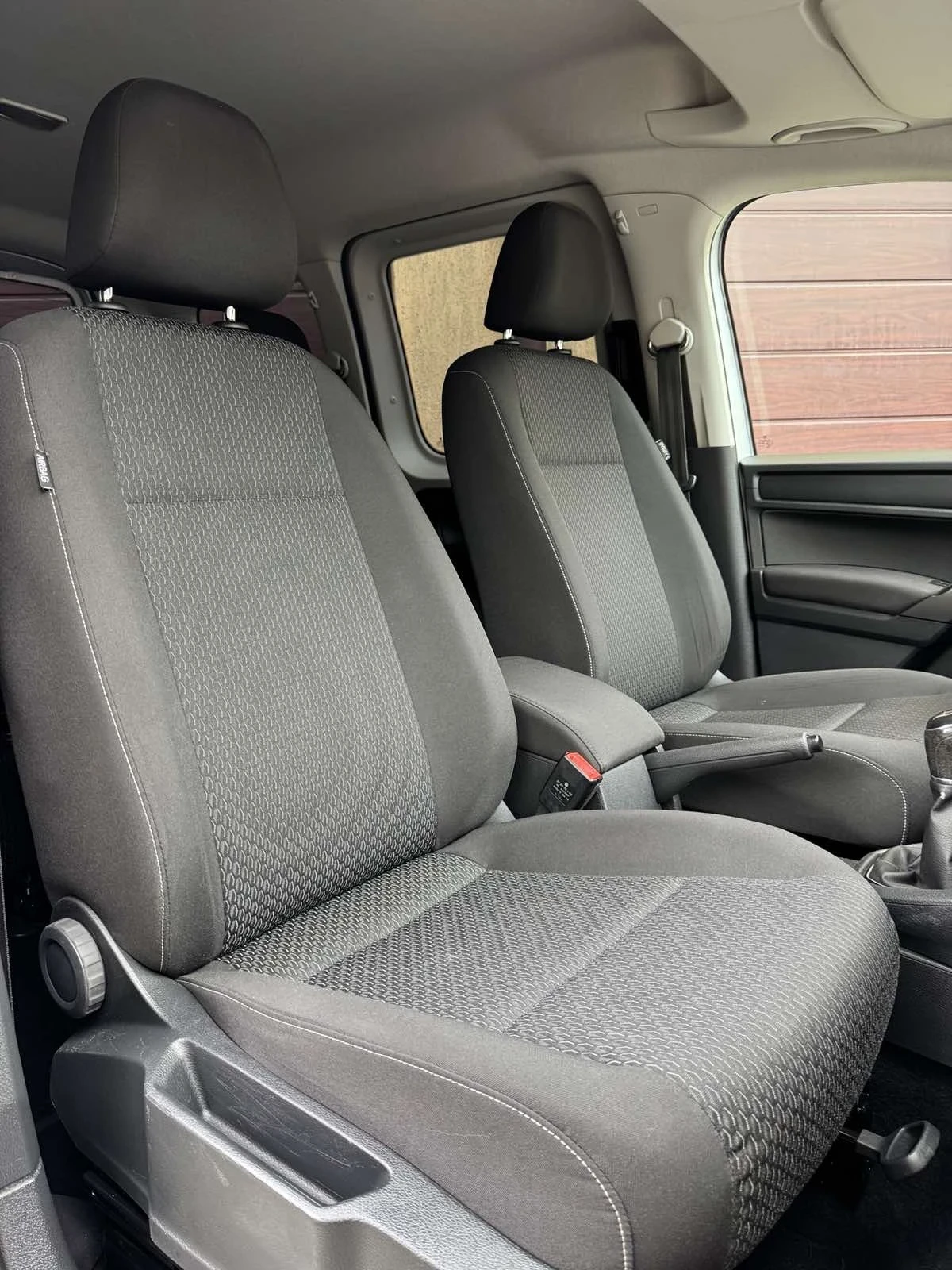 VW Caddy 1.4Tgi-110ps-KLIMA-146хил.км - изображение 9