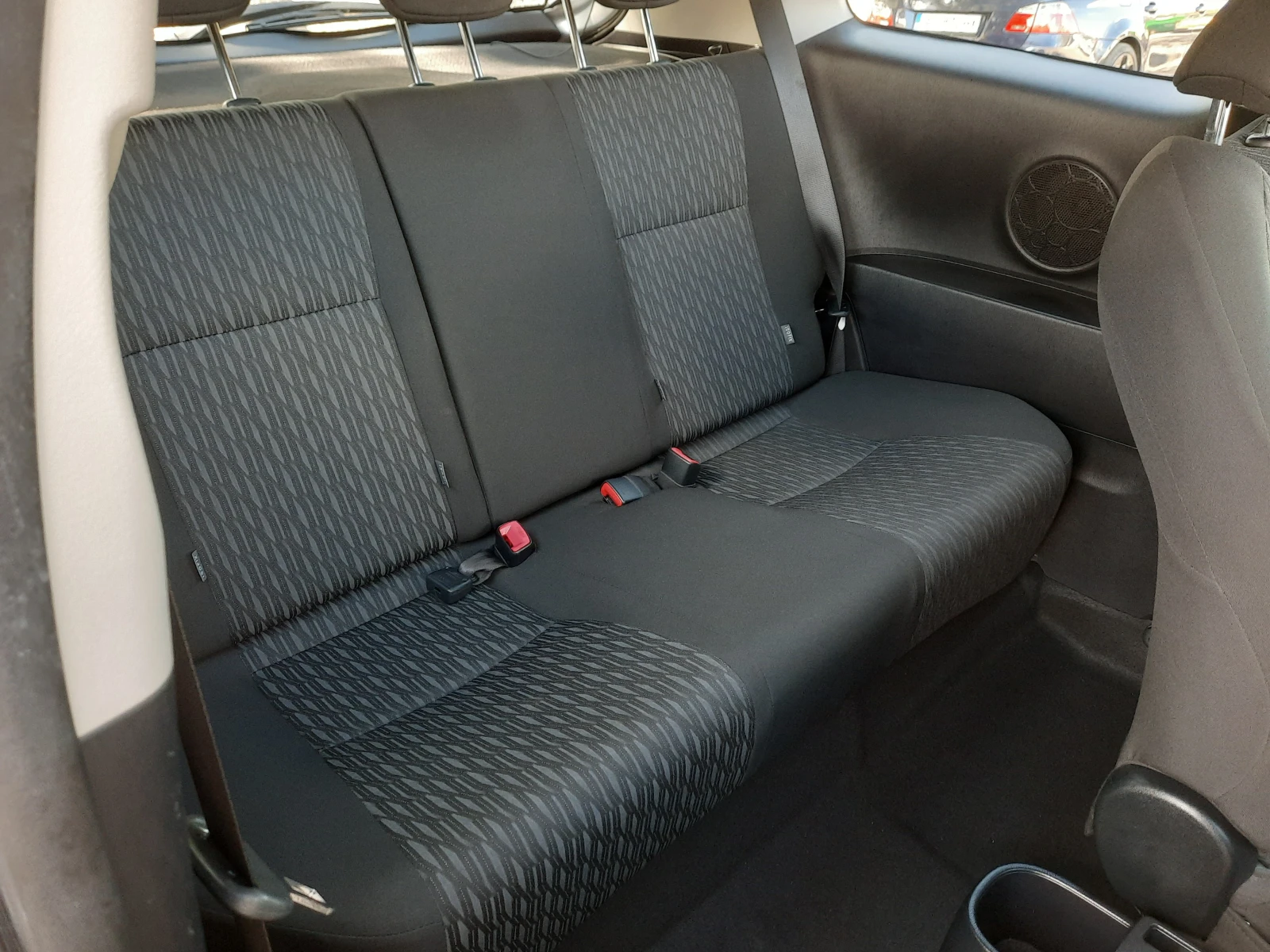 Toyota Yaris  - изображение 9