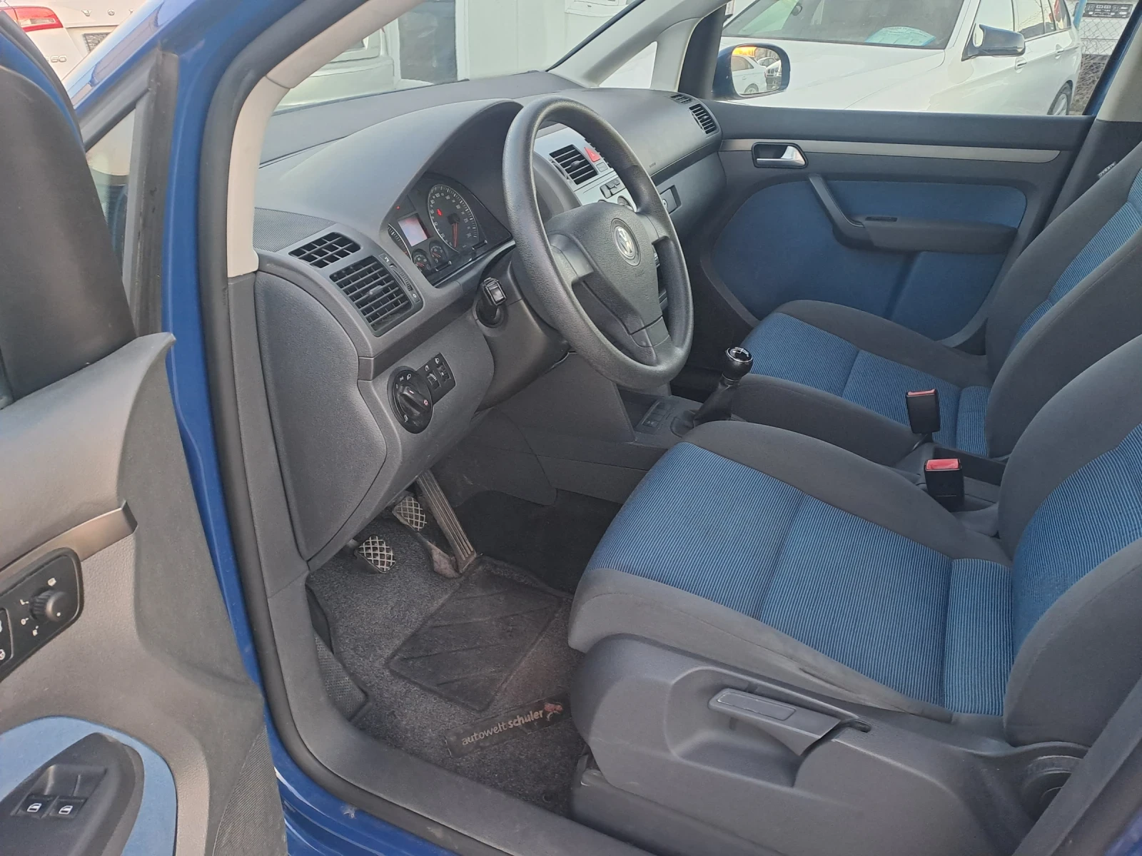 VW Touran 1, 6i, 102кс, 7места, снимка 7 - Автомобили и джипове - 53785379