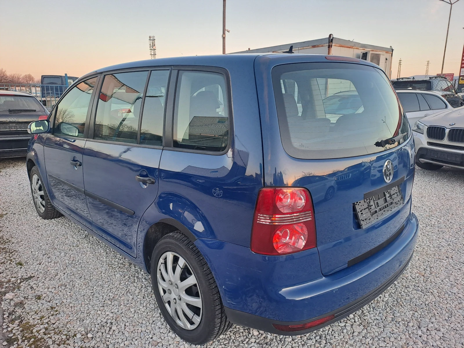 VW Touran 1, 6i, 102кс, 7места, снимка 4 - Автомобили и джипове - 53785379