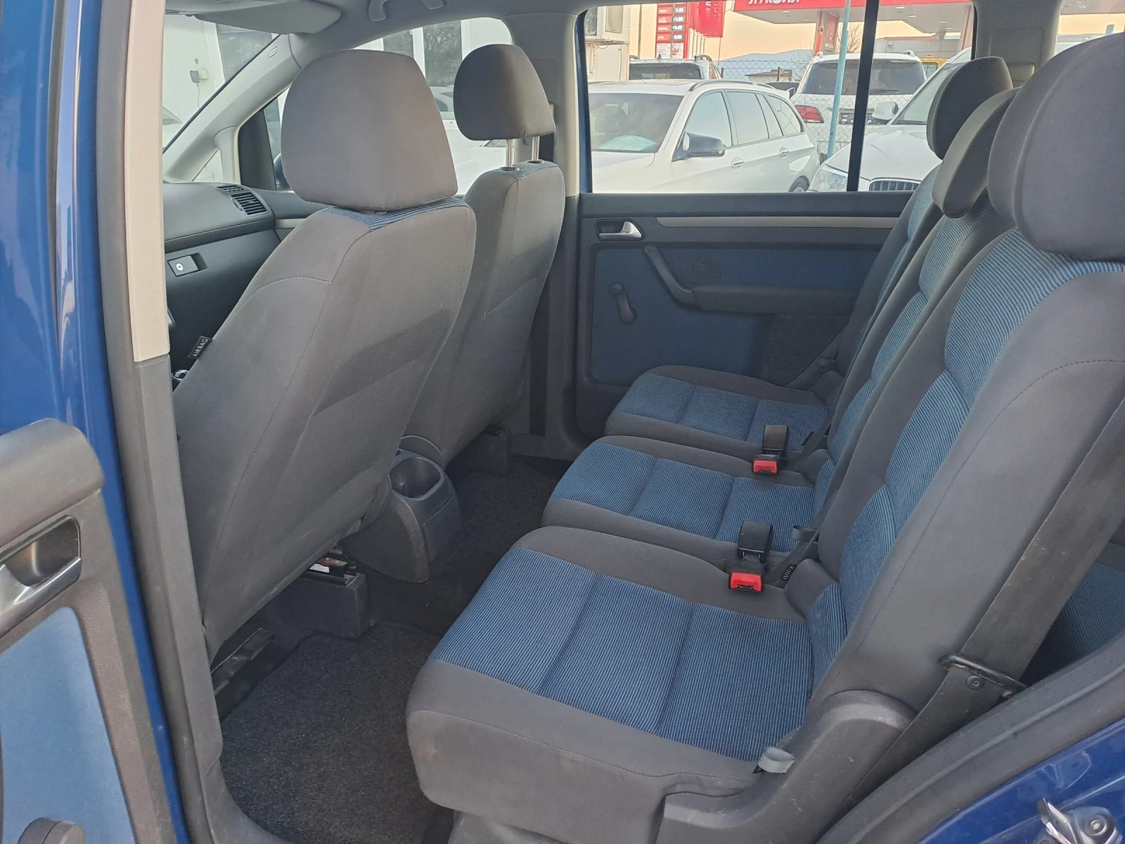 VW Touran 1, 6i, 102кс, 7места, снимка 8 - Автомобили и джипове - 53785379