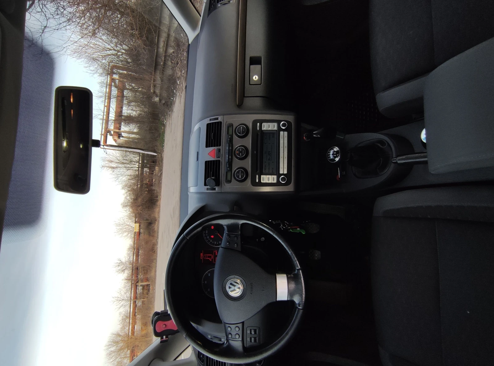 VW Touran, снимка 15 - Автомобили и джипове - 53988487