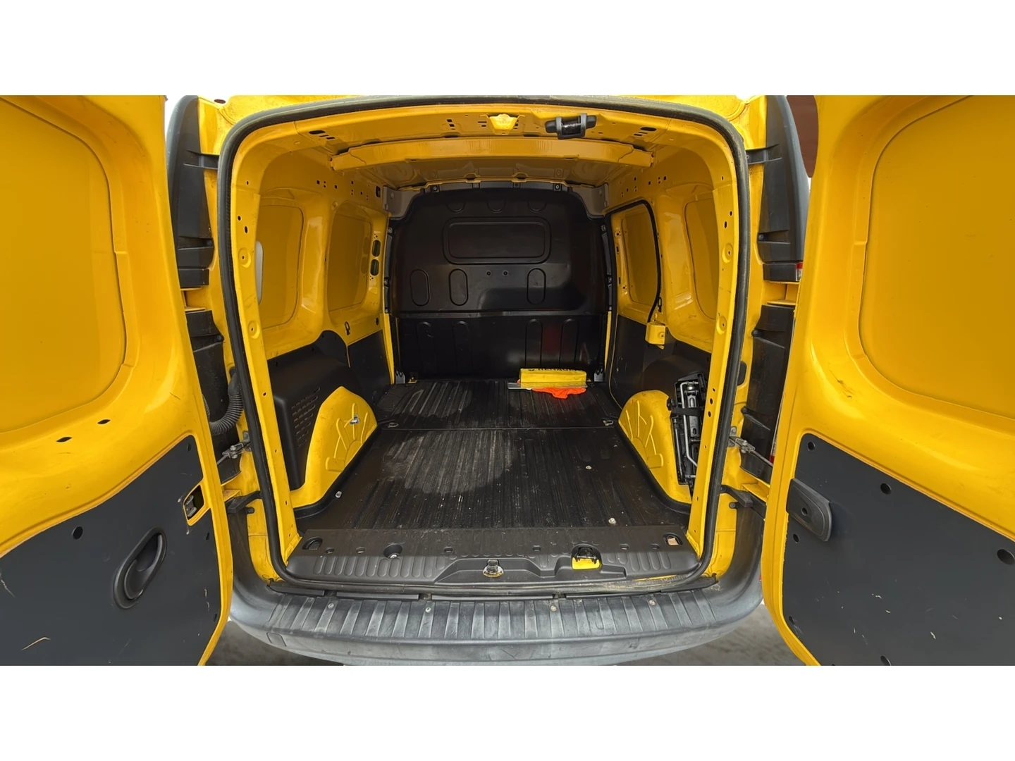 Renault Kangoo 1.5 DCI, снимка 9 - Автомобили и джипове - 54108424