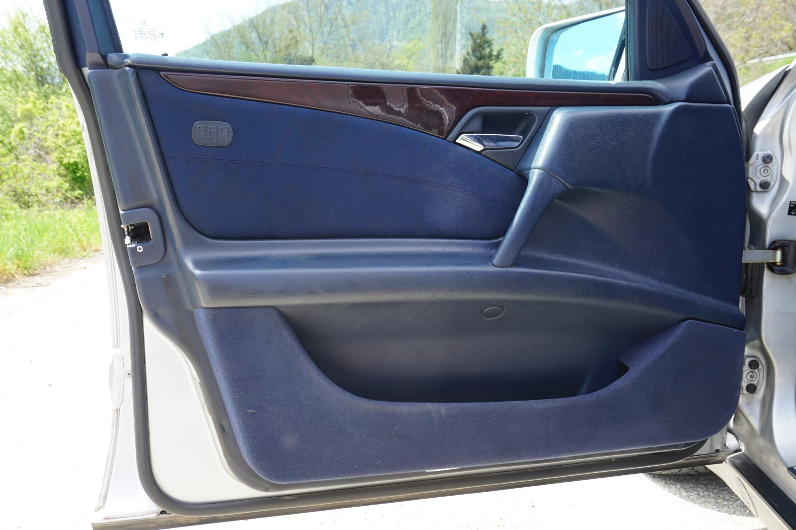 Mercedes-Benz E 200 ГАЗ, снимка 13 - Автомобили и джипове - 54271202