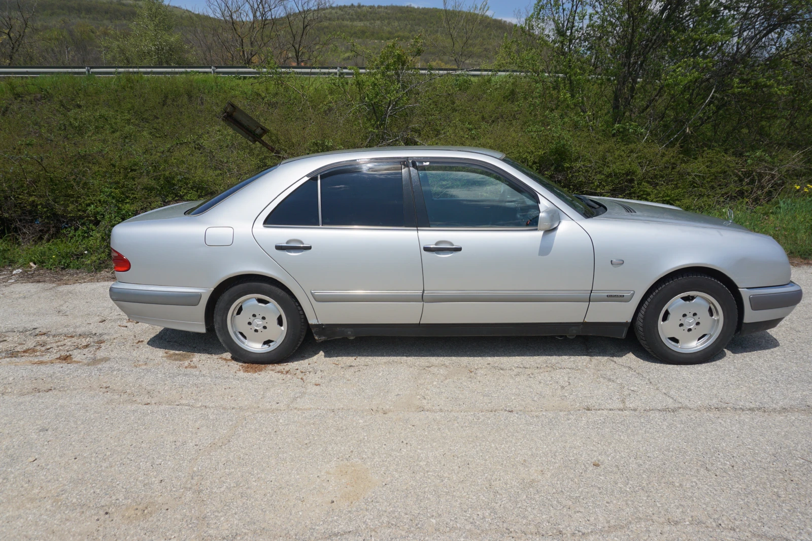 Mercedes-Benz E 200 ГАЗ, снимка 8 - Автомобили и джипове - 54271202