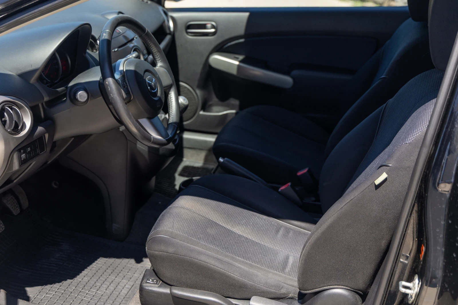 Mazda 2 1.5 Sport  KEYLESS | Mobile.bg � ����������� 12