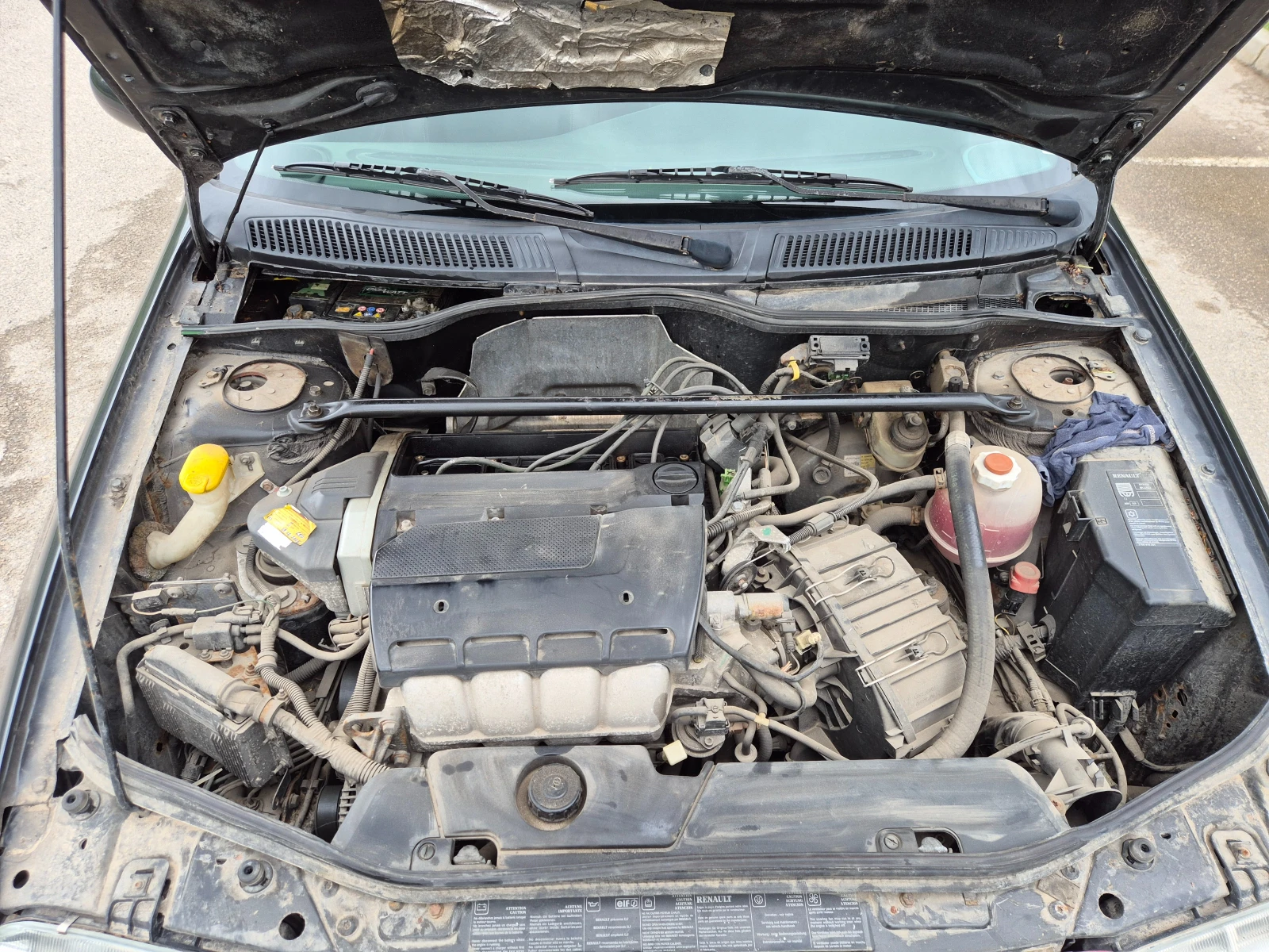 Renault Megane 2.0i 16V F7R, снимка 14 - Автомобили и джипове - 54586049