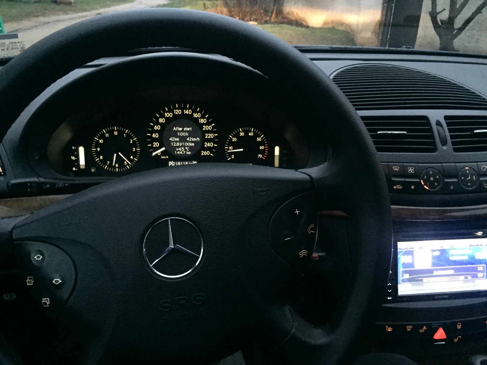 Mercedes-Benz E 320, снимка 5 - Автомобили и джипове - 55171345