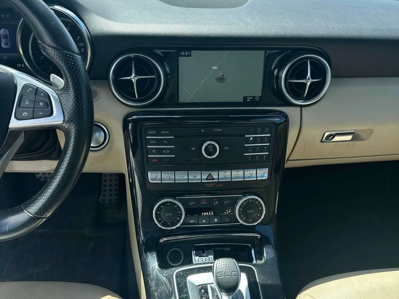 Mercedes-Benz SLC * 300 * CARFAX * БЕЗ ПЪРВОНАЧАЛНА ВНОСКА, снимка 9 - Автомобили и джипове - 55212828