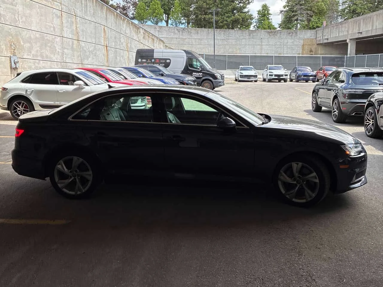 Audi A4 * Progressiv * CARFAX * АВТОКРЕДИТ БЕЗ ПЪРВОНАЧАЛН, снимка 3 - Автомобили и джипове - 55335307