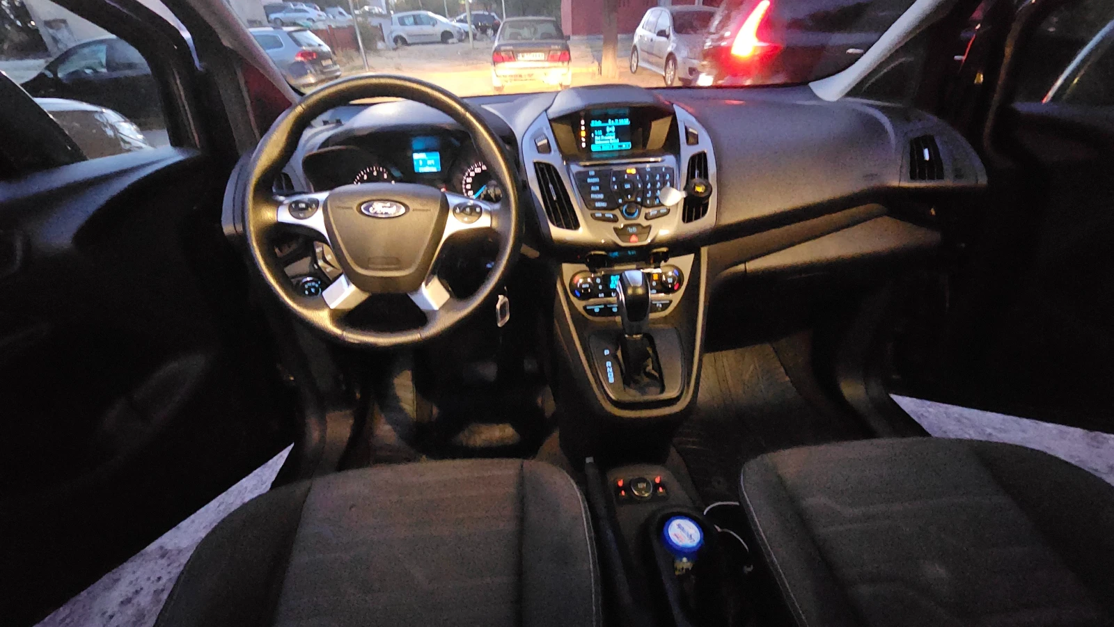 Ford Tourneo Connect, снимка 17 - Автомобили и джипове - 56174784