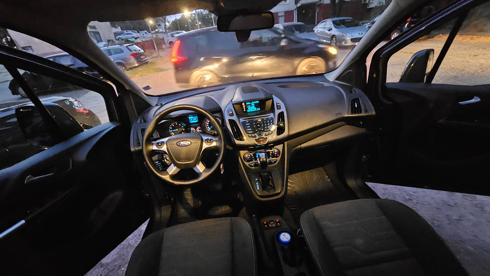 Ford Tourneo Connect, снимка 16 - Автомобили и джипове - 56174784