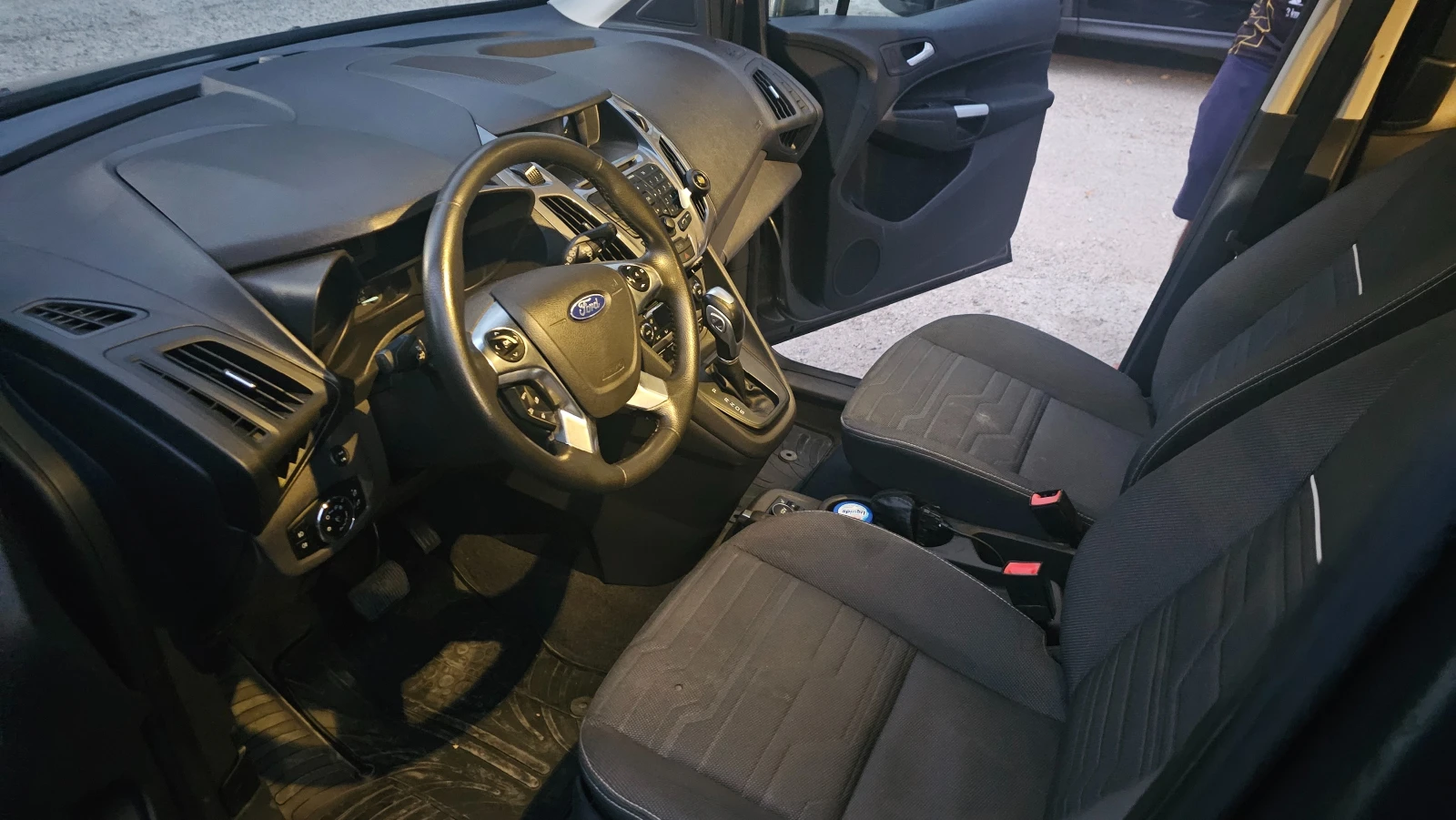 Ford Tourneo Connect, снимка 14 - Автомобили и джипове - 56174784