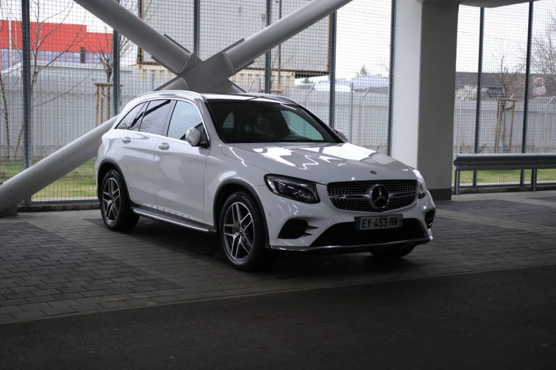 Mercedes-Benz GLC 220 AMG/Burmester/Panorama/360 Kameri, снимка 2 - Автомобили и джипове - 45314396