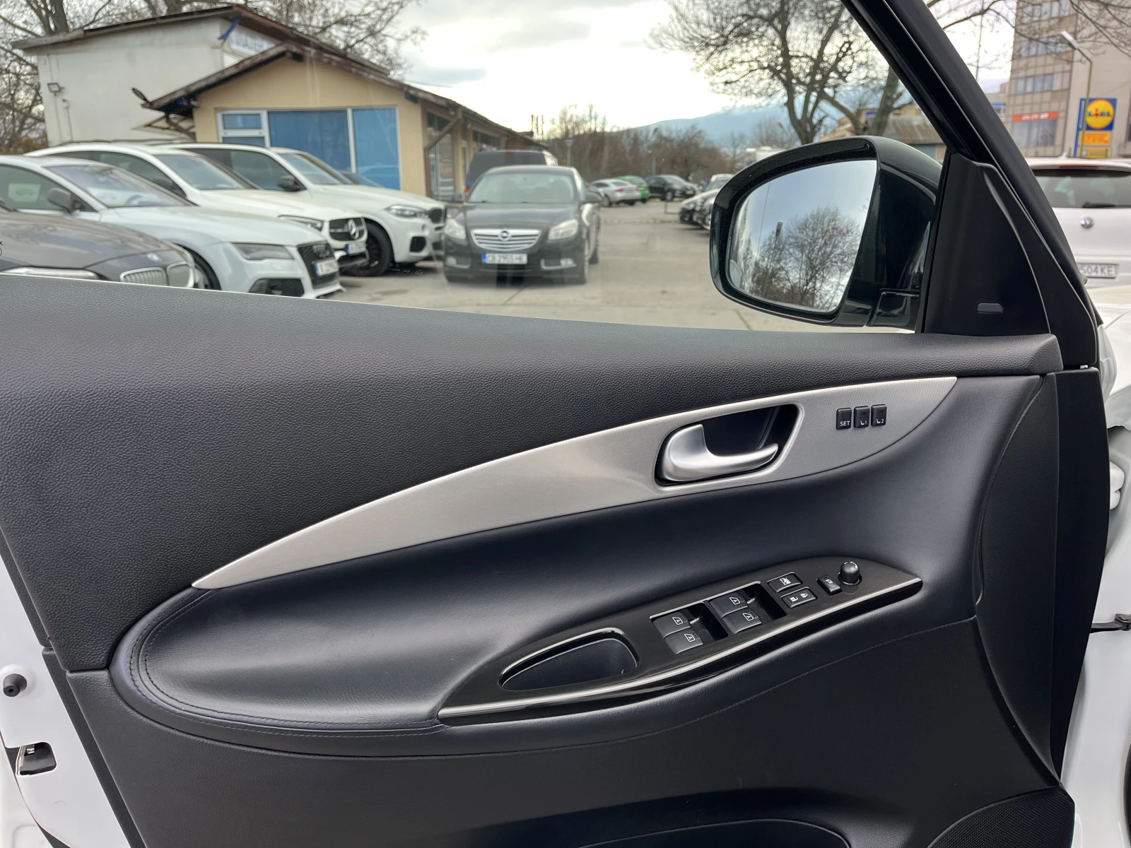 Infiniti QX50, снимка 10 - Автомобили и джипове - 53884903