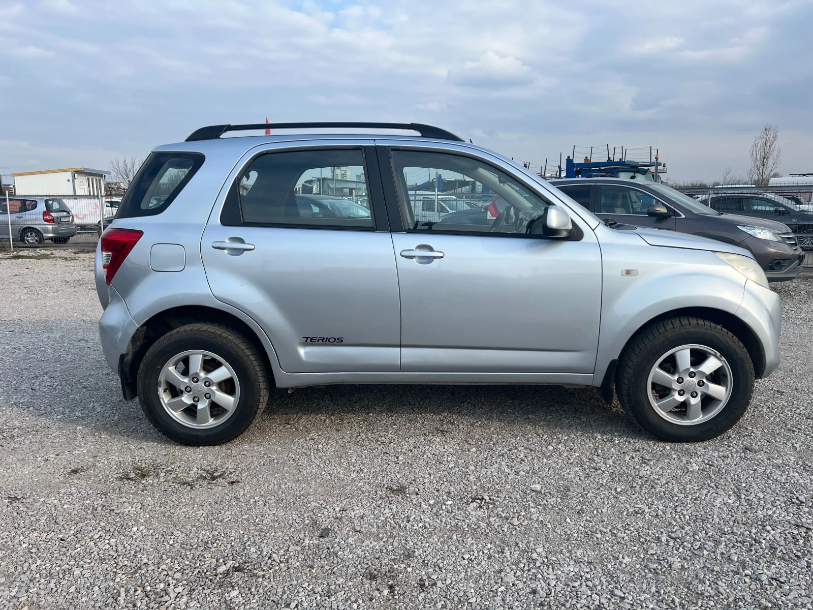 Daihatsu Terios 1.5 i 16V 4WD Automatic, снимка 4 - Автомобили и джипове - 53894071