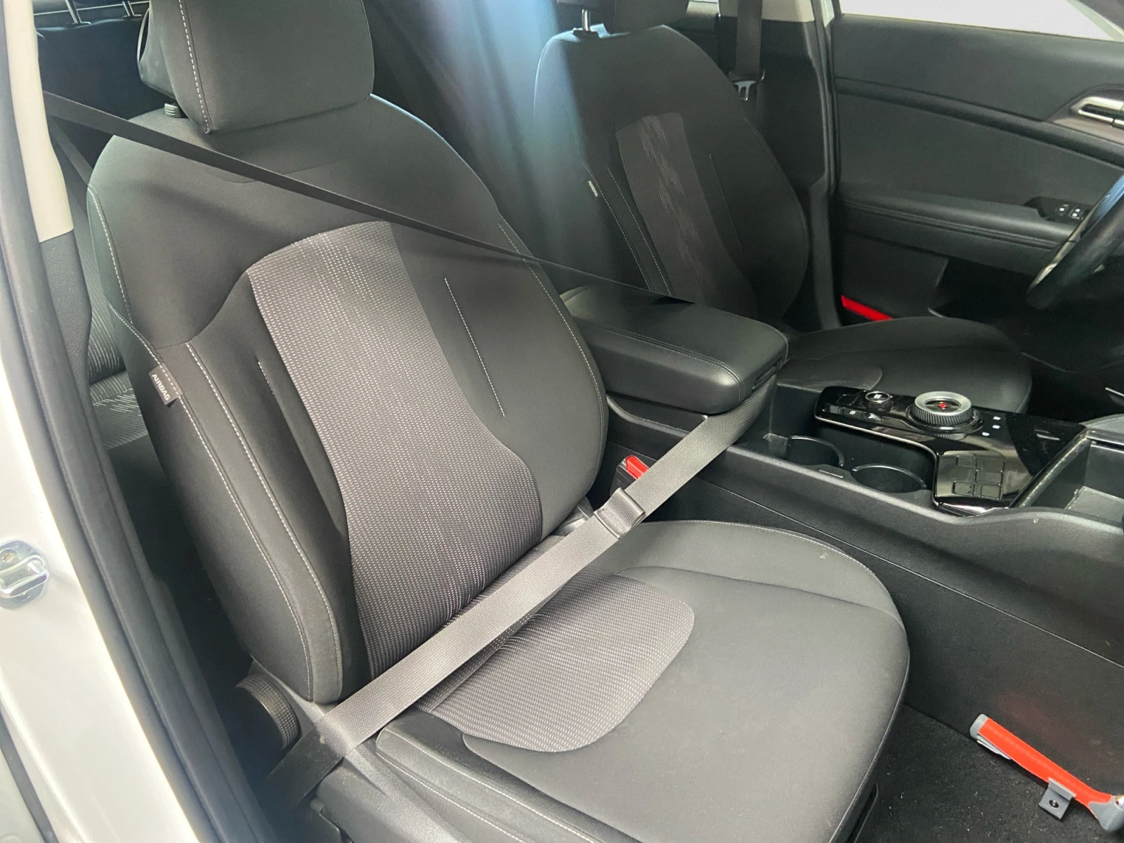 Kia Sportage 1.6 T-GDI DynamicLine - Hybrid, снимка 13 - Автомобили и джипове - 54300202