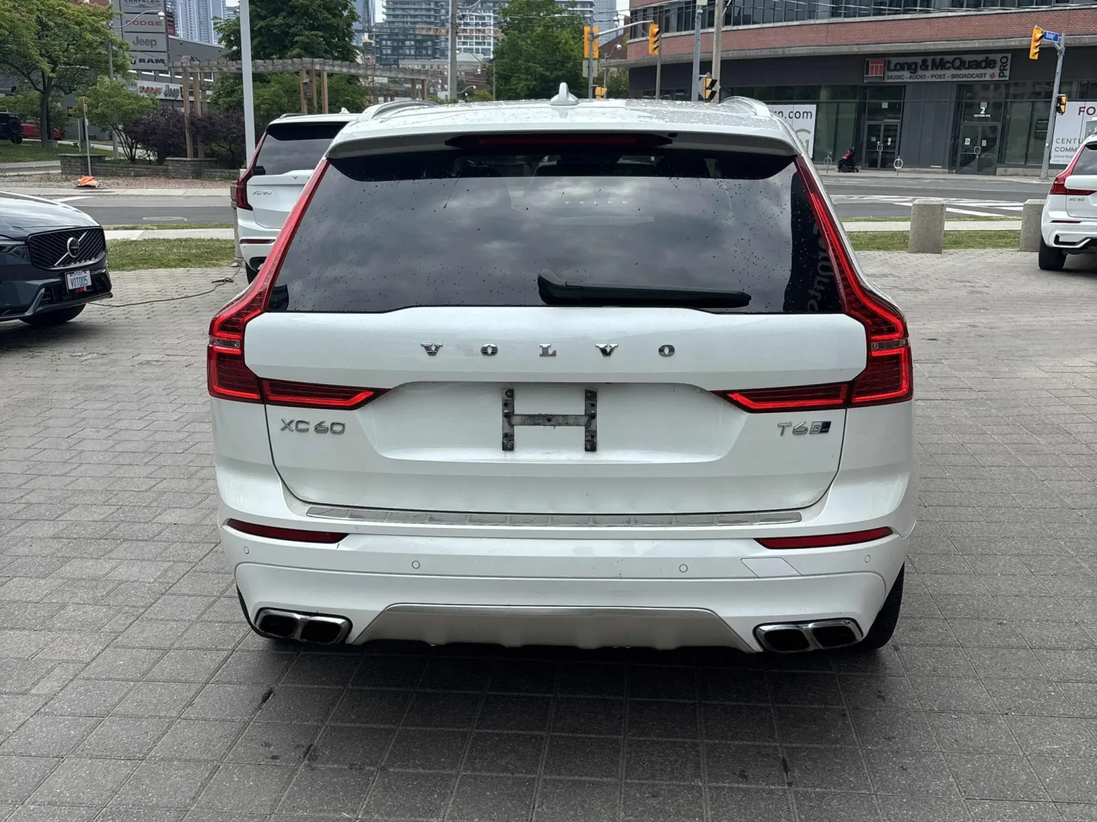 Volvo XC60 R-Design * CARFAX * АВТО КРЕДИТ * , снимка 5 - Автомобили и джипове - 54859274